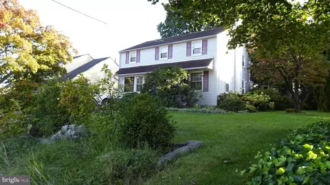 37 Horsham Rd, Hatboro, PA 19040
