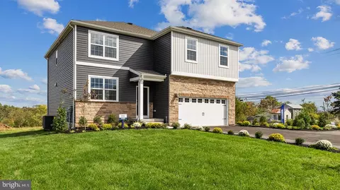 20 Eloise Dr, Gilbertsville, PA 19525