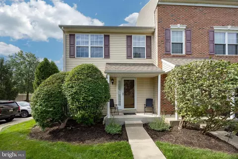 106 Runnymede Ct, Harleysville, PA 19438