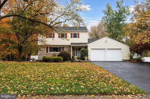 1052 Shearwater Dr, Audubon, PA 19403