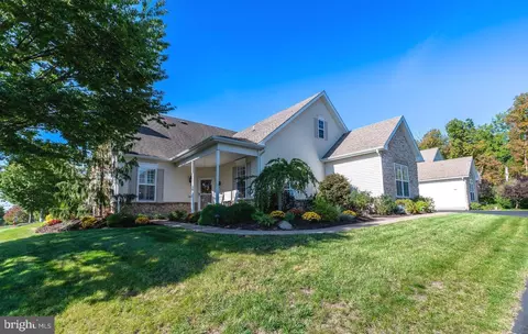 2032 Rose Dr, Pennsburg, PA 18073