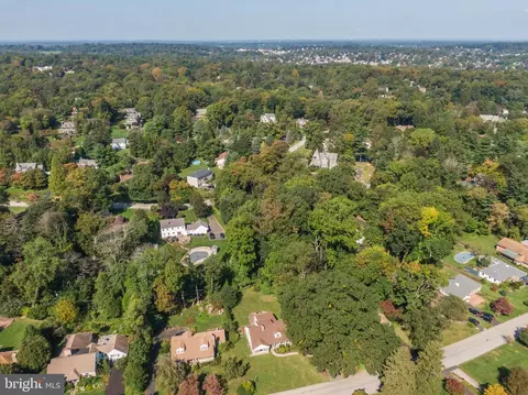 8110 Heacock Ln, Wyncote, PA 19095