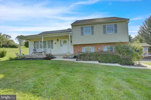 8 Windward Dr, Barto, PA 19504 photo 2