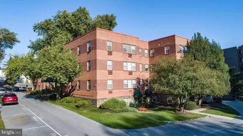 383 Lakeside Rd #201, Ardmore, PA 19003