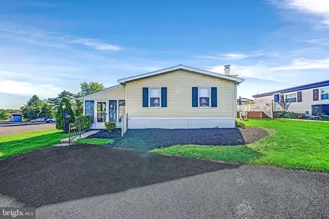 77 Longwood Pl, North Wales, PA 19454