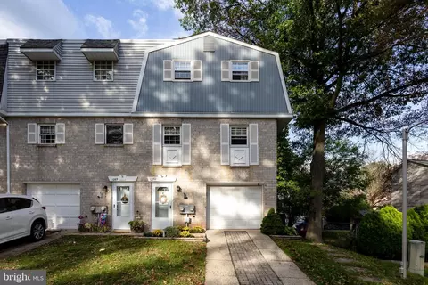1270 Village Ln, Pottstown, PA 19464