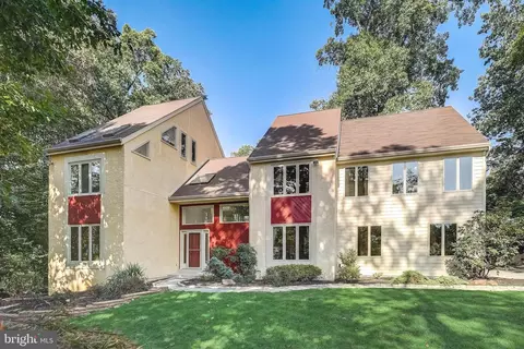 936 Honeysuckle Ln, Wynnewood, PA 19096