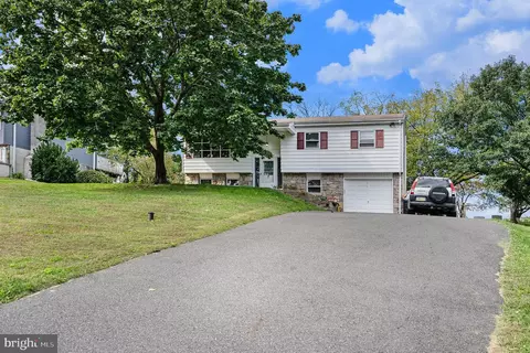 1223 N Valley Rd, Pottstown, PA 19464