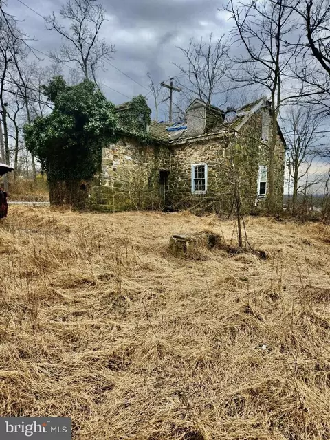 1813 Hill Rd, Perkiomenville, PA 18074