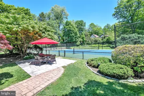 402 Richard Knl, Haverford, PA 19041