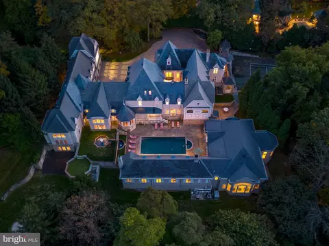 810 Chateau Ln, Villanova, PA 19085