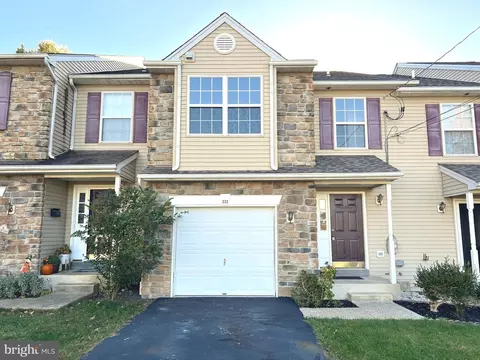 222 E Mount Vernon St, Lansdale, PA 19446