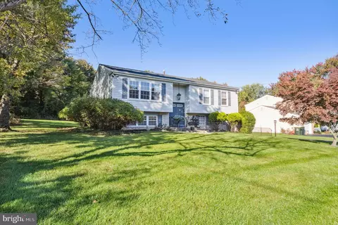 4200 Thistlewood Rd, Hatboro, PA 19040