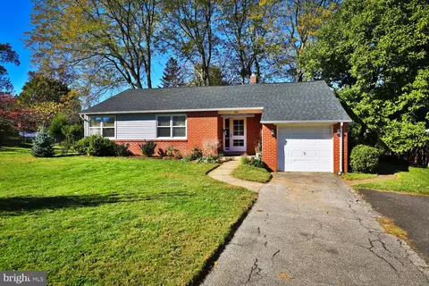 513 W Heather Rd, Oreland, PA 19075