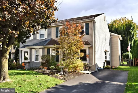 14 Brownstone Dr, Horsham, PA 19044