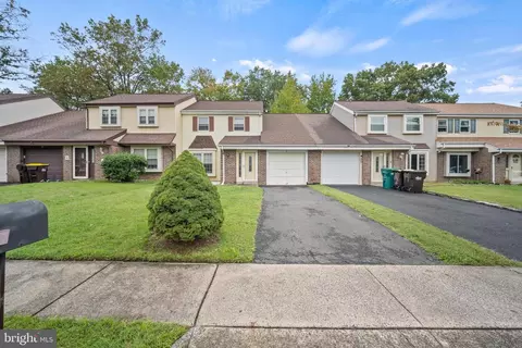 87 Greenwoods Dr, Horsham, PA 19044