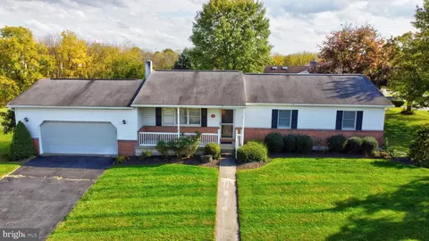 173 Eisenhower Dr, Boyertown, PA 19512