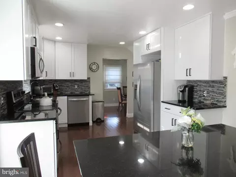 566 Anne St, Huntingdon Valley, PA 19006
