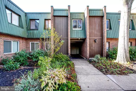 617 Meadowview Ln #617, Mont Clare, PA 19453