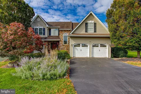 203 Overlook Dr, Schwenksville, PA 19473