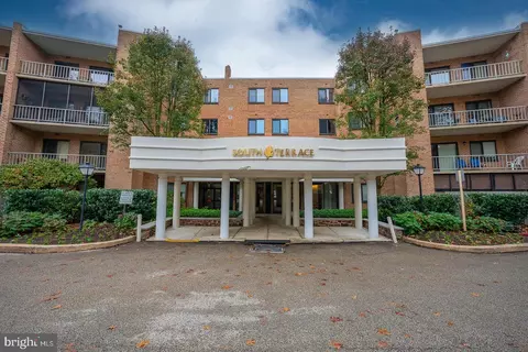 1637 Oakwood Dr #CONDO 218, Penn Valley, PA 19072