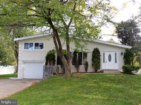 1565 Pulaski Dr, Blue Bell, PA 19422
