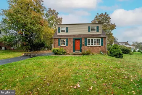 621 Delft Ln, Hatboro, PA 19040
