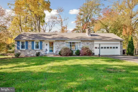 105 Heartwood Dr, Lansdale, PA 19446