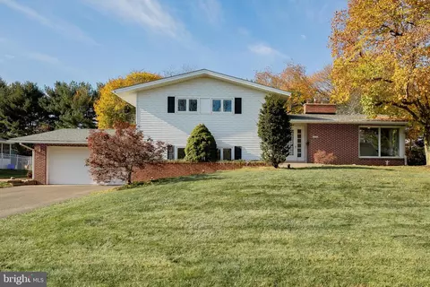 610 Knoll Dr, Lansdale, PA 19446