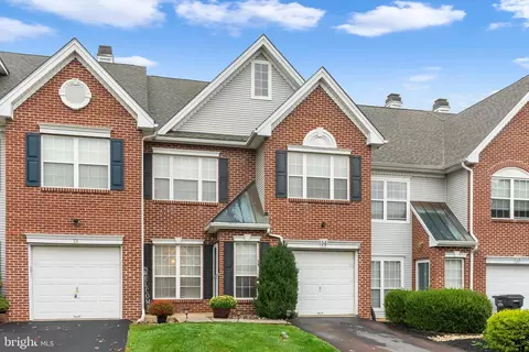 14 Saddle Ct, Schwenksville, PA 19473