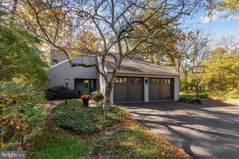 5 Hunters Run, Spring House, PA 19477