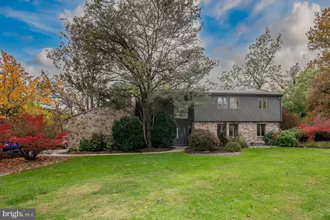 765 Panorama Rd, Villanova, PA 19085