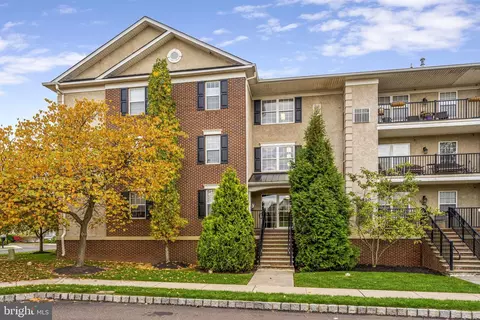 3910 Ashland Dr #216, Harleysville, PA 19438