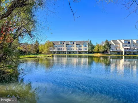 512 Foxcroft Dr, Blue Bell, PA 19422