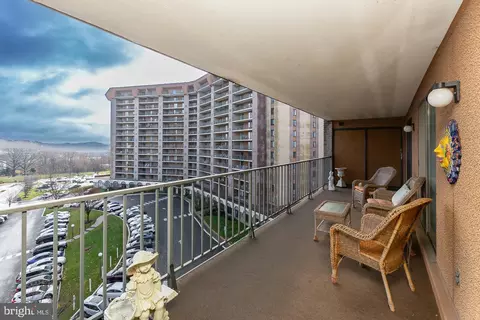 20824 Valley Forge Cir #824, King Of Prussia, PA 19406