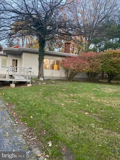 8107 Hull Dr, Glenside, PA 19038