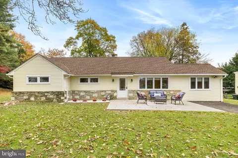 725 Rhoads Ave, Jenkintown, PA 19046