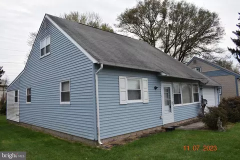 51 Rorer Ave, Hatboro, PA 19040