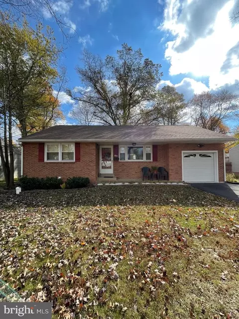 611 Pennbrook Ave, Lansdale, PA 19446