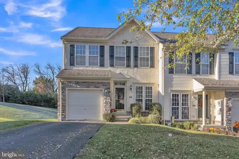 208 Creekside Dr, Pottstown, PA 19464