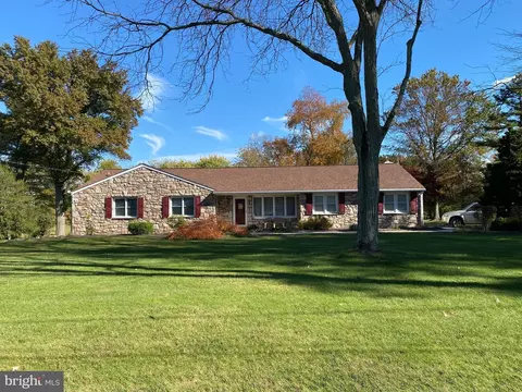 23 Acoma Ln, Collegeville, PA 19426