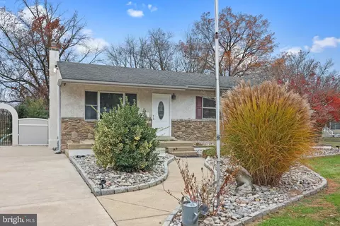 25 Saint Dunstans Rd, Hatboro, PA 19040