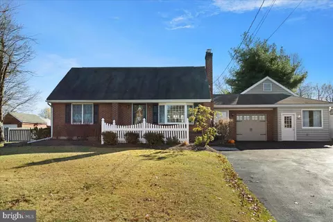 2796 N Charlotte St, Gilbertsville, PA 19525