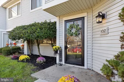 102 Freedom Cir, Harleysville, PA 19438