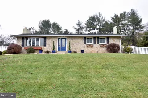 829 Hollow Rd, Phoenixville, PA 19460