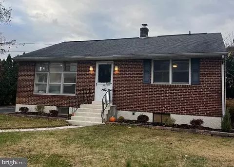 1211 N Charlotte St, Pottstown, PA 19464