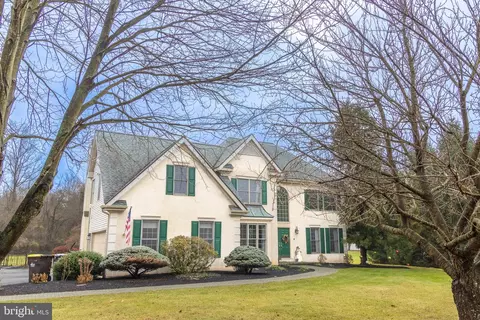 814 Hidden Forest Dr, Collegeville, PA 19426
