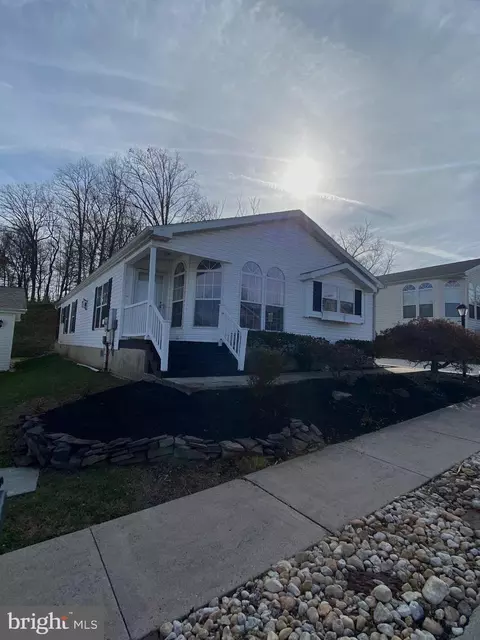 1084 Scenic View Dr, Schwenksville, PA 19473