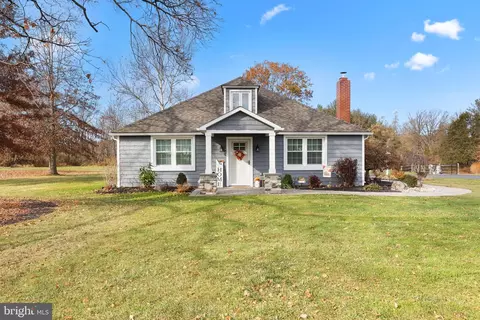 27 Smith Rd, Schwenksville, PA 19473