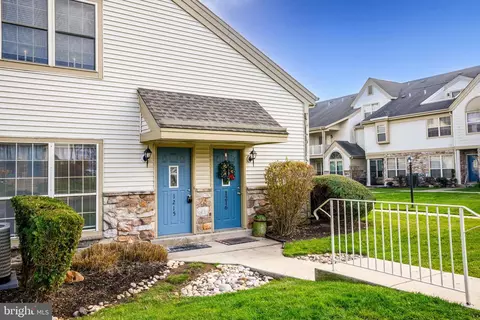 1215 Foxmeadow Dr #CONDO 1215, Royersford, PA 19468